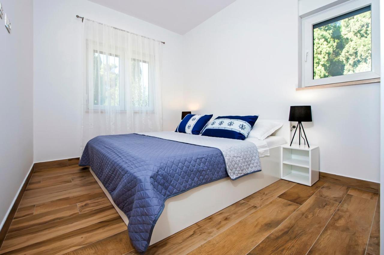 Apartmani Brajkovic โรวีน ภายนอก รูปภาพ