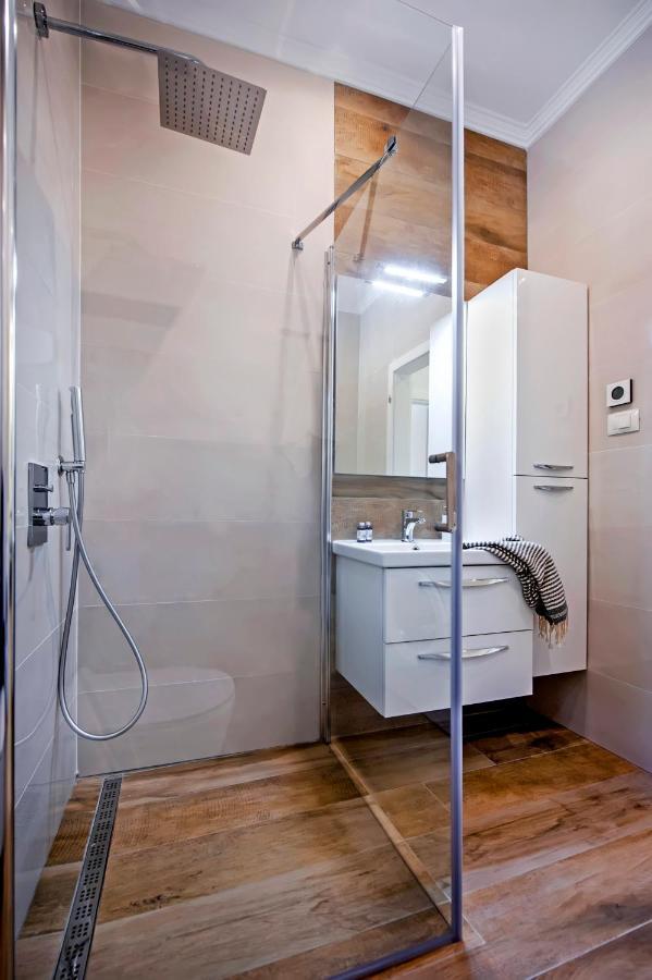 Apartmani Brajkovic โรวีน ภายนอก รูปภาพ