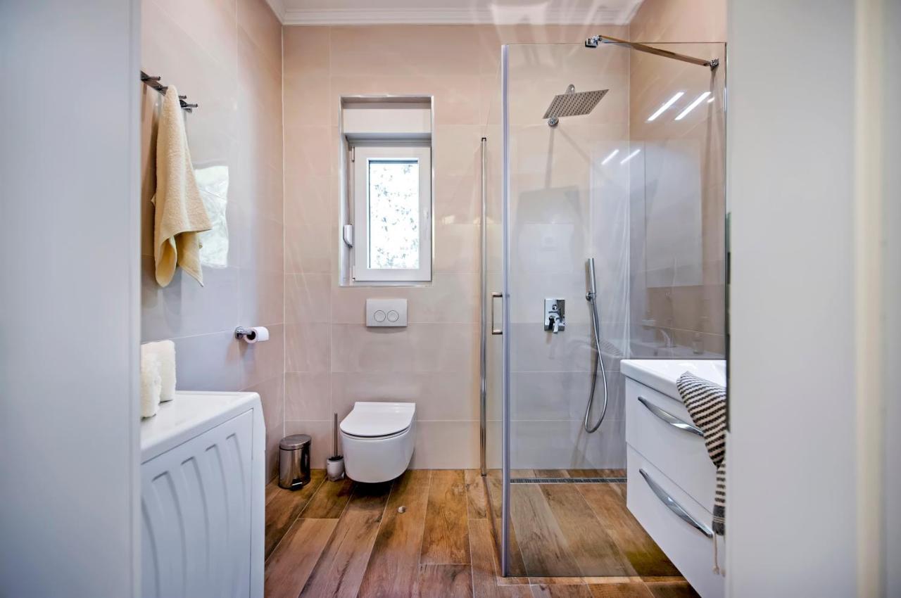 Apartmani Brajkovic โรวีน ภายนอก รูปภาพ