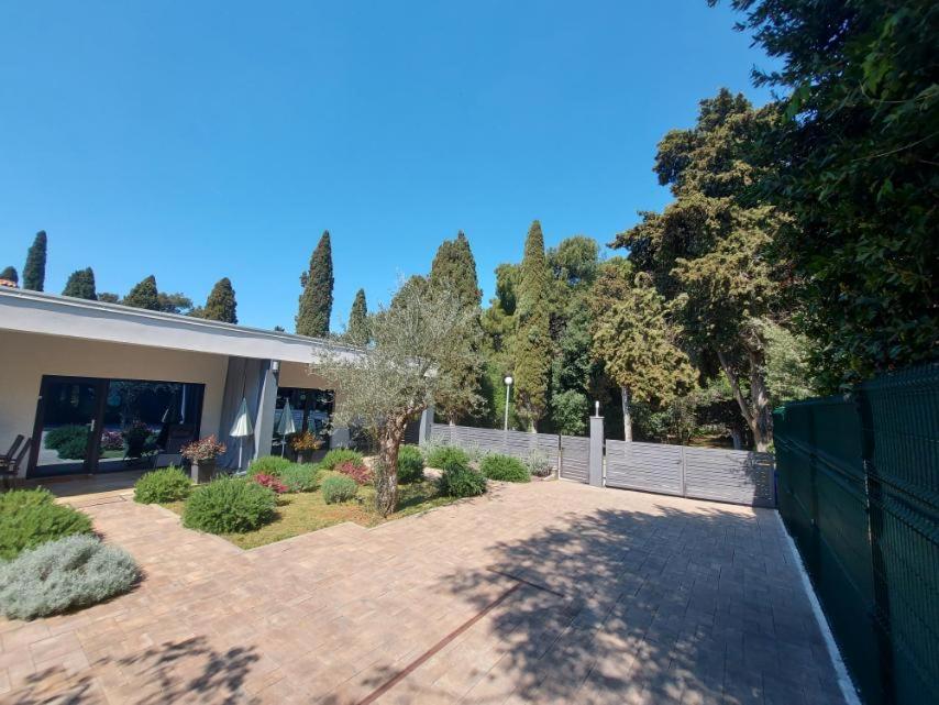 Apartmani Brajkovic โรวีน ภายนอก รูปภาพ
