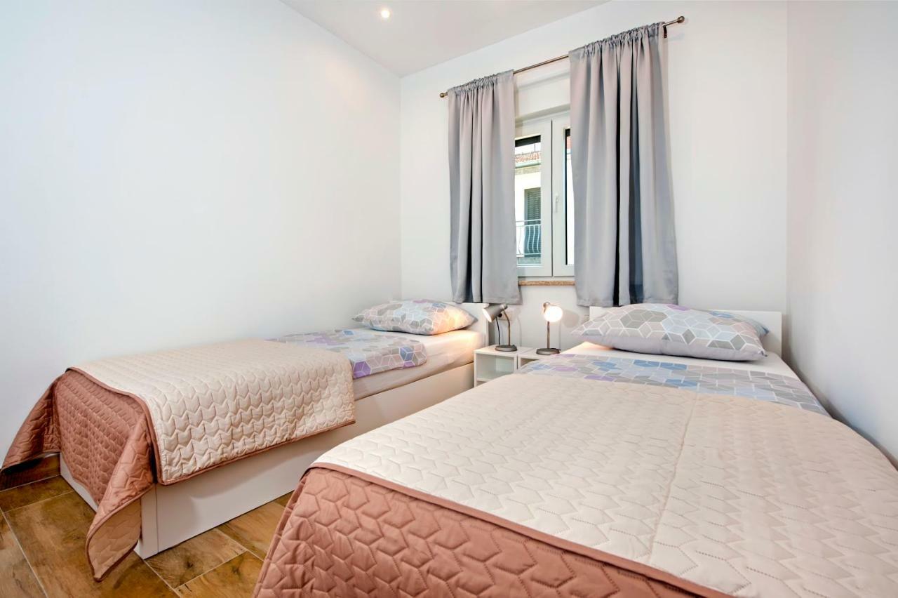 Apartmani Brajkovic โรวีน ภายนอก รูปภาพ
