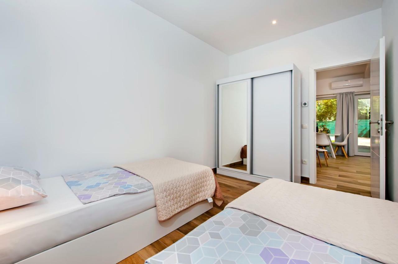 Apartmani Brajkovic โรวีน ภายนอก รูปภาพ