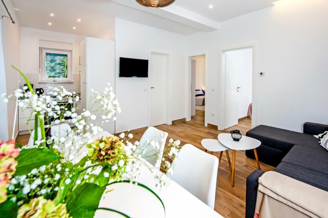Apartmani Brajkovic โรวีน ภายนอก รูปภาพ